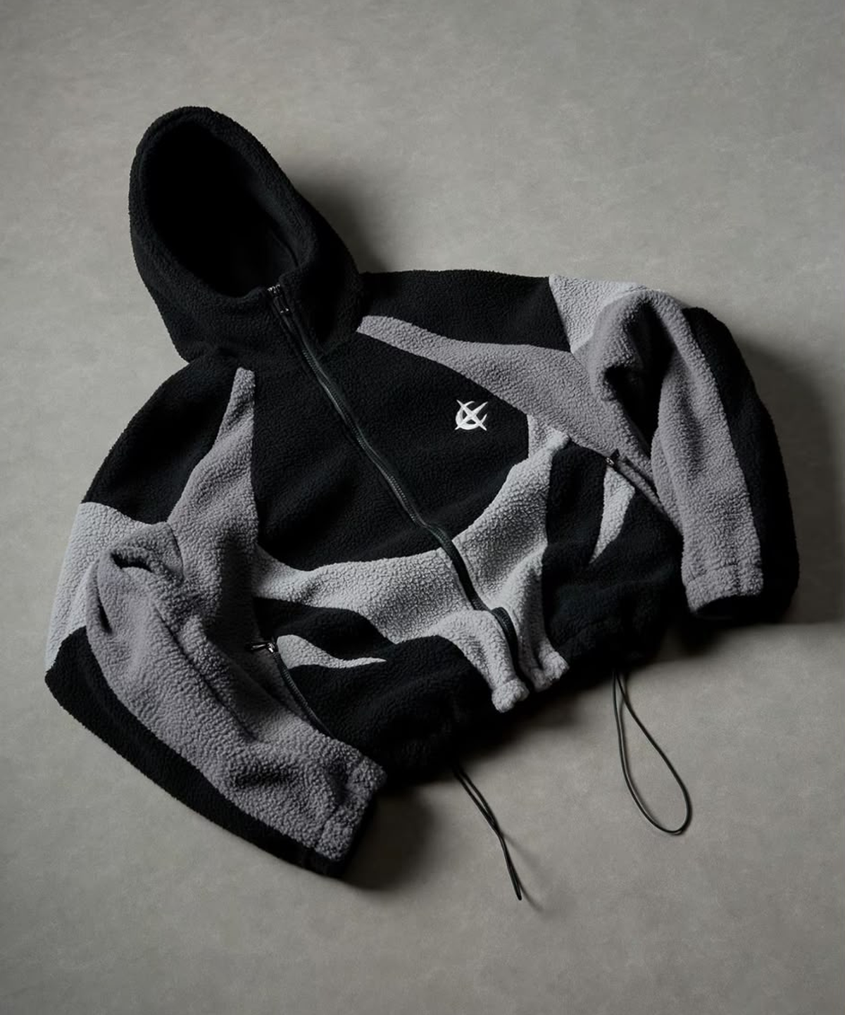 NOVA - FLEECEJACKE in Schwarz/Grau, Flatlay-Ansicht