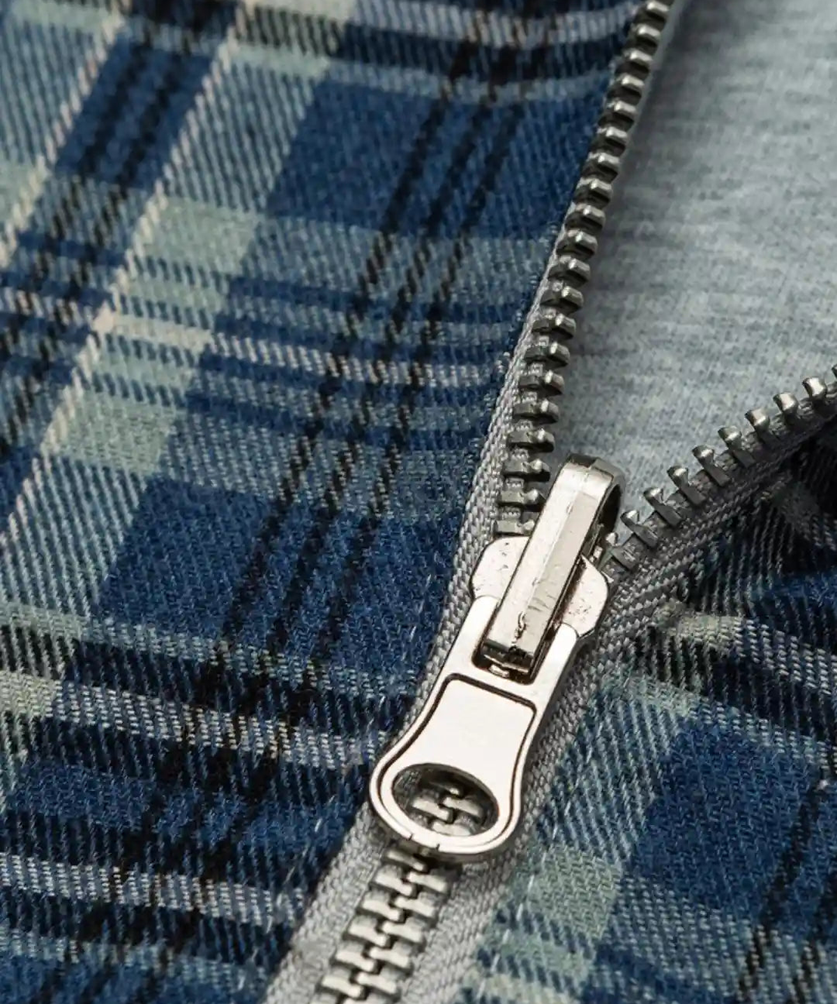 NOVAK - REVERSE ZIP, Detailaufnahme 2