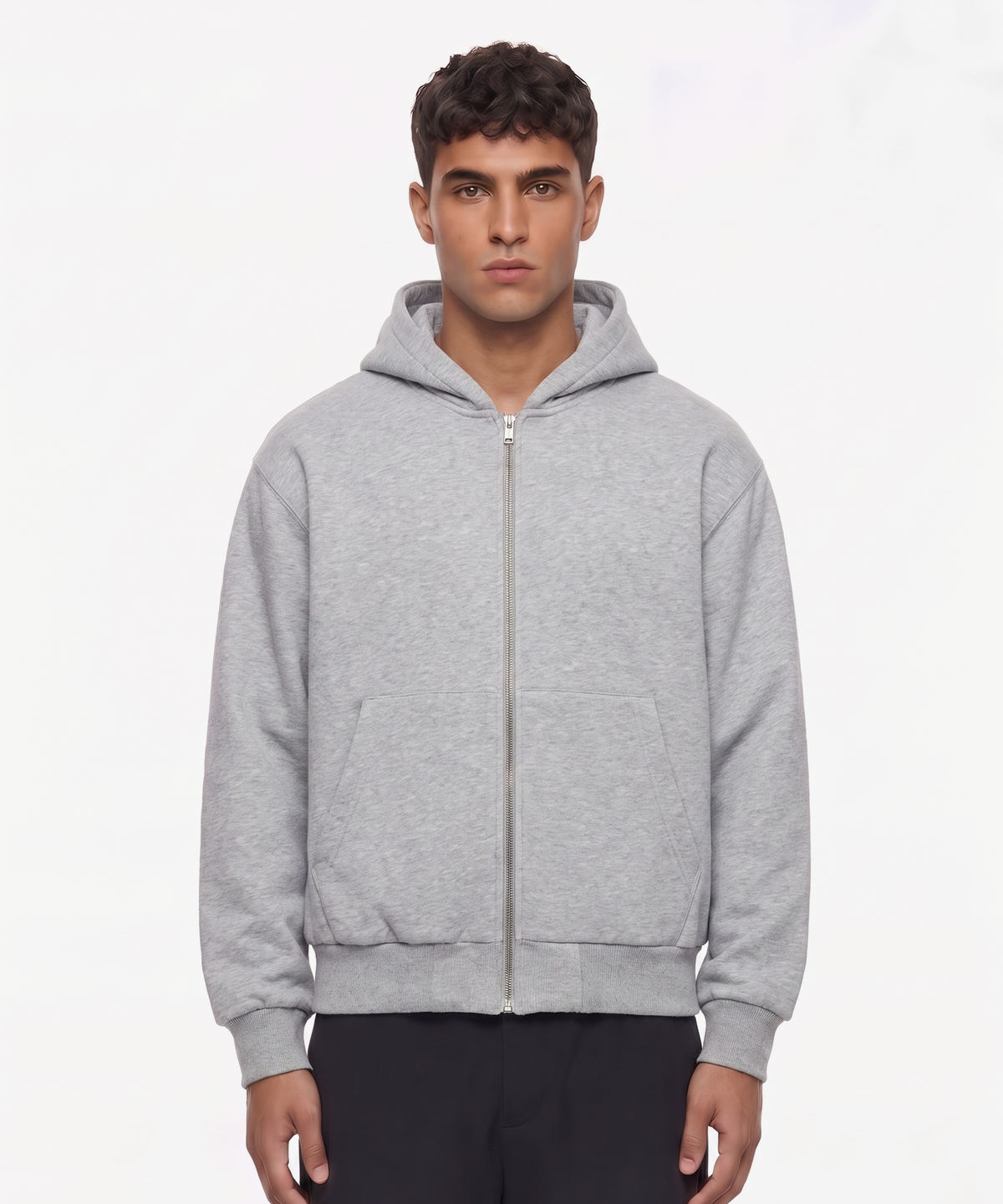 NOVAK - REVERSE ZIP in Grau, getragen von einem Model, Zip Hoodie mit Kapuze
